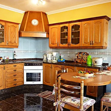 Holiday home Finca-panoramica-teidemar-3-schlafzimmer-baeder-tolle-fernsicht-gaerten-pool-grill-und-parkplatz