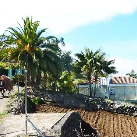 Finca-panoramica-teidemar-3-schlafzimmer-baeder-tolle-fernsicht-gaerten-pool-grill-und-parkplatz